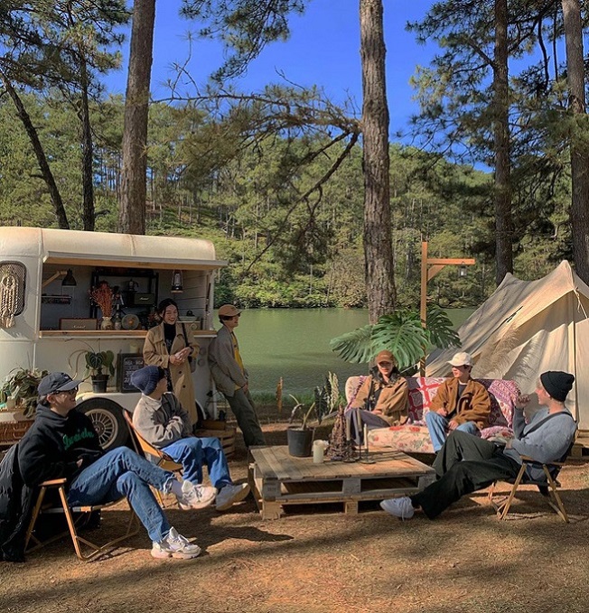 Khám phá tất tần tật về mô hình Glamping - Hình thức cắm trại cực “chill” cho giới trẻ
